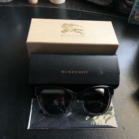 Brand new Burberry sunglasses - Picture 2 of 6